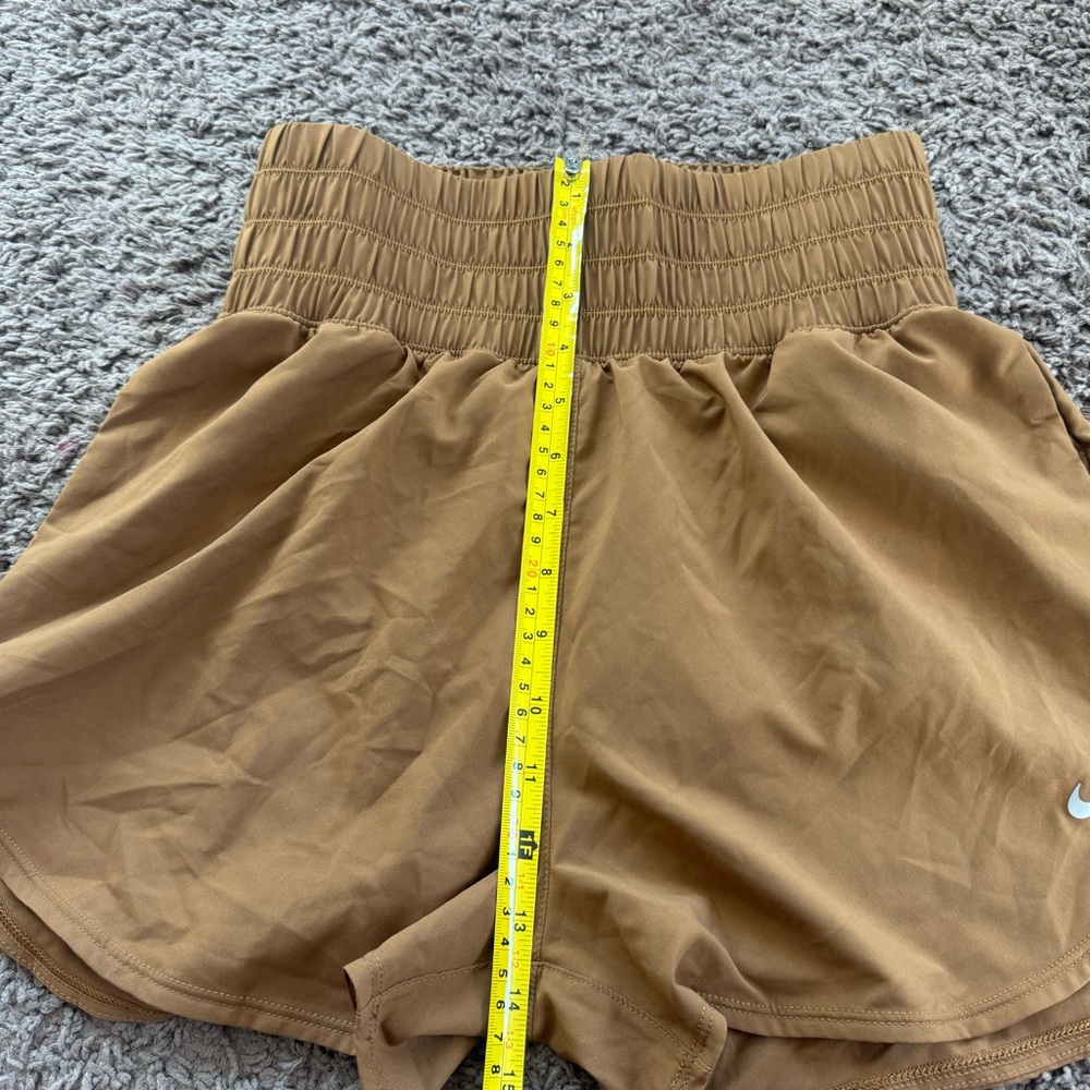 Nike Training One Ultra High Rise 3 inch Shorts Brown Rust Cognac S - Picture 6 of 7